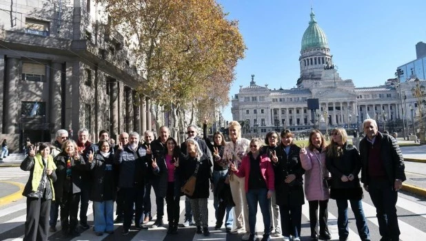 Una foto con ausentes