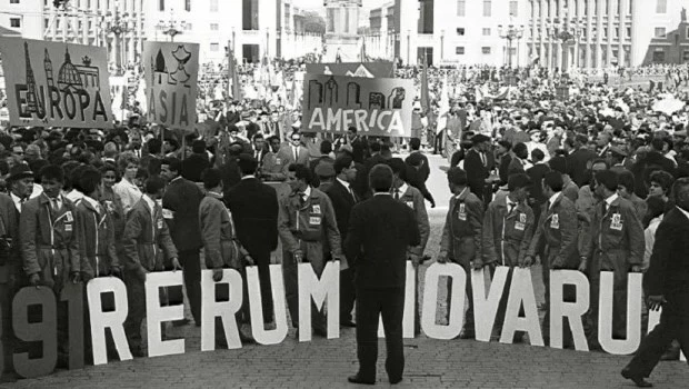 Los obreros, aislados e indefensos, estaban a merced de la dureza de corazón de los empresarios y de la “desenfrenada codicia de la competencia”.