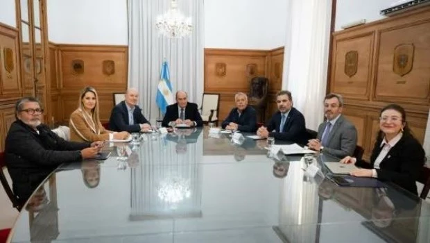 Sin definiciones, el Consejo de Mayo sesionó por primera vez