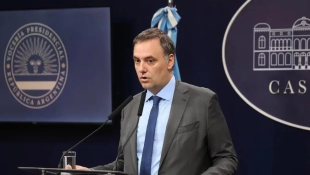 El Gobierno elimina por decreto la jornada no laborable del día del empleado público