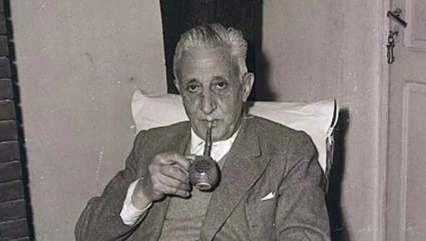 Su figura se constituyó en símbolo de la decencia política.