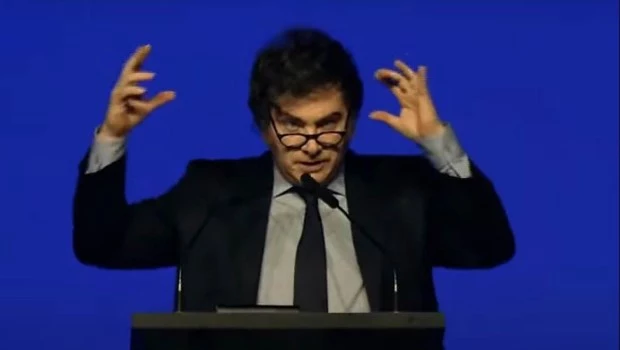 Milei dijo que eliminar la pauta oficial volvió “muy violentos” a los periodistas