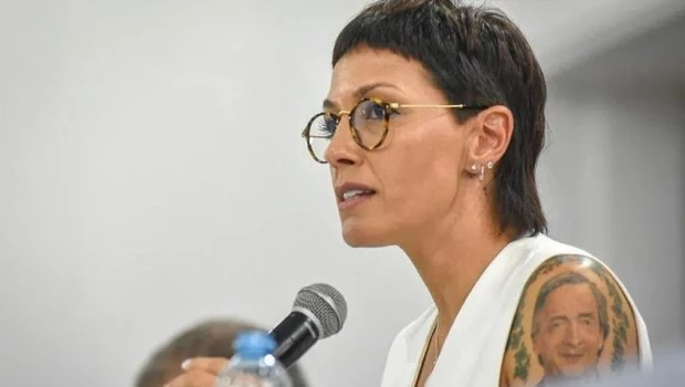 Mayra Mendoza denuncia una persecución política y le apunta a Espert
