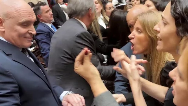 Un diputado del PRO pide que sancionen a las legisladoras que increparon a Espert
