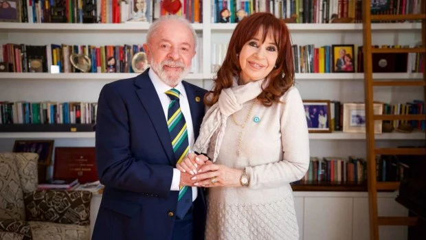 Lula visitó a Cristina Kirchner en el departamento en el que cumple su prisión domiciliaria