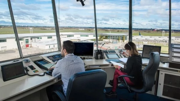 Los controladores aéreos preparan medidas de fuerza en días clave de las vacaciones de invierno