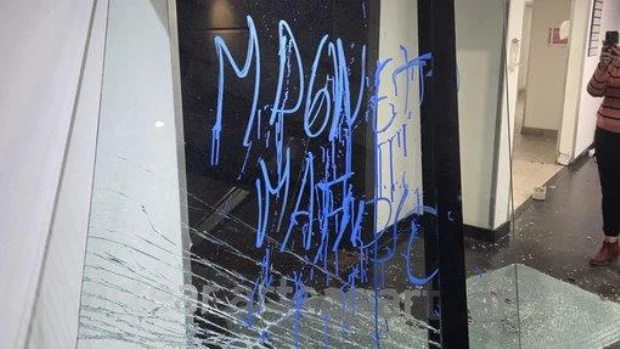 La Fiscalía imputó a tres funcionarios de La Cámpora por el ataque al edificio de Artear