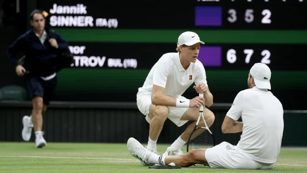 La mala suerte acaba con Dimitrov y deposita a Sinner en los cuartos de final de Wimbledon