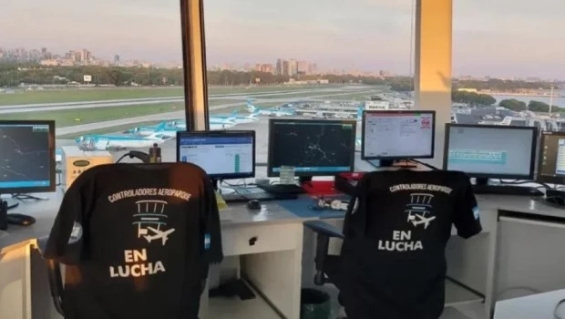 Líneas aéreas manifiestan "preocupación" por paro de controladores aéreos