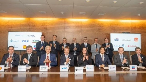 Anuncian un préstamo de US$ 2.000 millones para la construcción de Vaca Muerta Oleoducto Sur 