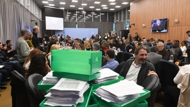 Diputados: la oposición dictaminó el proyecto para recomponer salarios universitarios y desafía a Milei