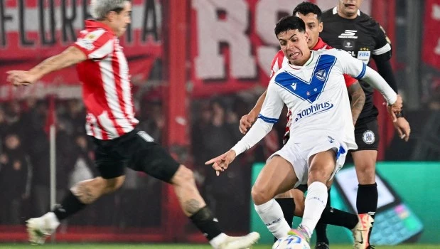 Vélez sonrió en medio de la niebla