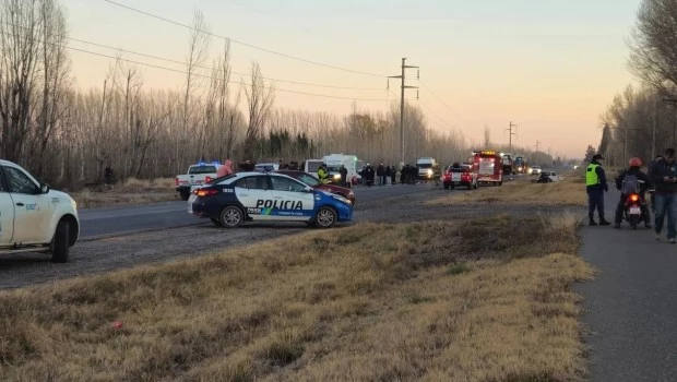Triple choque fatal en Ruta 7: al menos dos muertos y personas atrapadas
