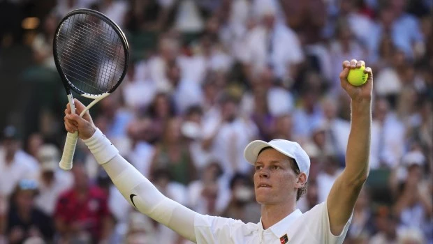 Sinner venció a Djokovic y se instaló en la final de Wimbledon