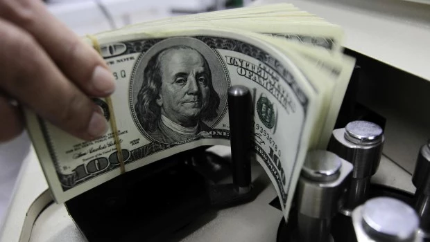 El dólar blue superó la barrera de los $1.300