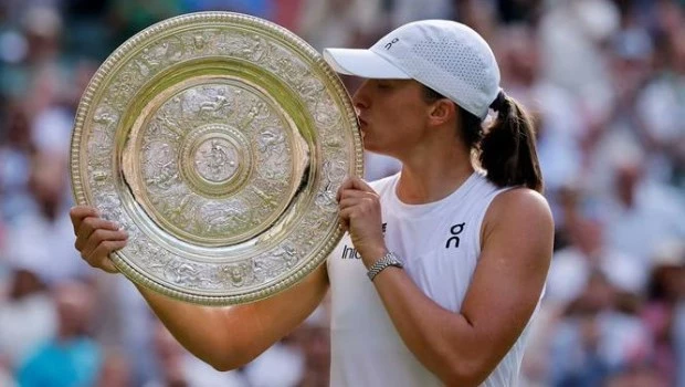 Iga Swiatek hizo historia en Wimbledon con un demoledor doble 6-0