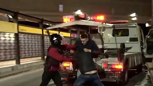 Un control de alcoholemia terminó en una brutal pelea en Palermo