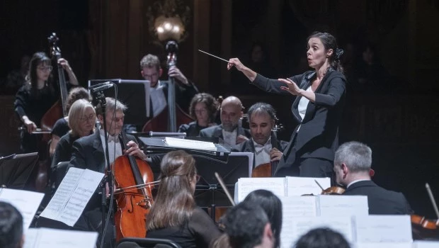 La directora de origen griego fue ovacionada por el público.
