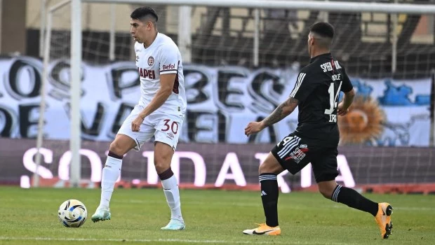 Riestra se llevó la victoria en su debut contra Lanús en el Torneo Clausura