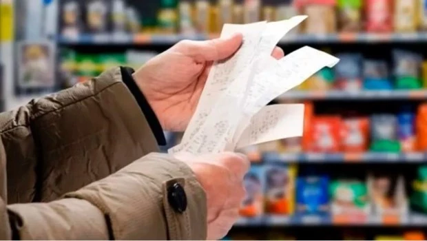 En junio, una familia tipo necesitó $1.128.398 para no ser pobre