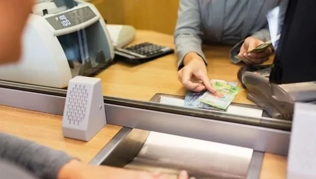 Los bancarios acuerdan un haber mínimo de $1.872.937 retroactivo a junio