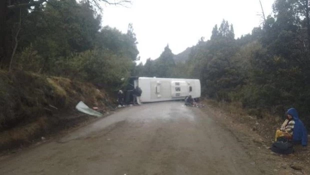Accidente en la ruta 65: un colectivo volcó y 20 pasajeros resultaron heridos