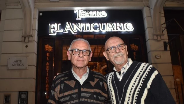 Ricardo Fontana, mentor y protagonista de ‘Tangosía’, y Juan Carlos Maugeri, propietario de la sala, en las horas previas al debut. (Foto: G. Carabajal)