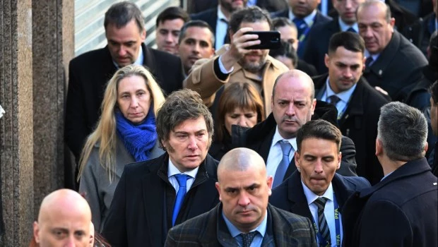 Milei en el acto por el aniversario del atentado a la AMIA: “No vamos a parar hasta que haya justicia”