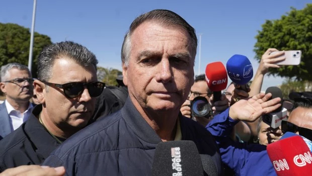 Al igual que Cristina Kirchner, Jair Bolsonaro deberá cumplir prisión domiciliaria con tobillera