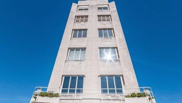 Un emblema porteño en venta: el penthouse de Corina Kavanagh busca nuevo dueño