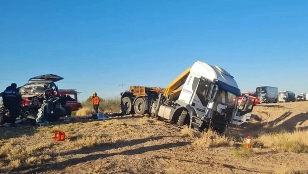 Tragedia en La Rioja: tres muertos y dos niñas en estado crítico tras un choque frontal