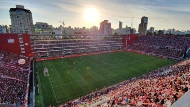 Restringen el ingreso a las canchas a barras de All Boys y de Estudiantes de La Plata