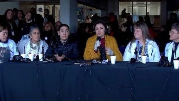 El Garrahan denunció a Futurock y a Julia Mengolini por instalar un programa de radio en la puerta del hospital sin autorización.