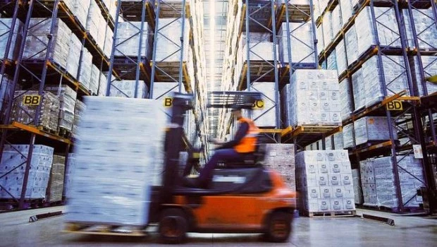 Consumo: primer semestre cierra en positivo, pero pierden supermercados y mayoristas