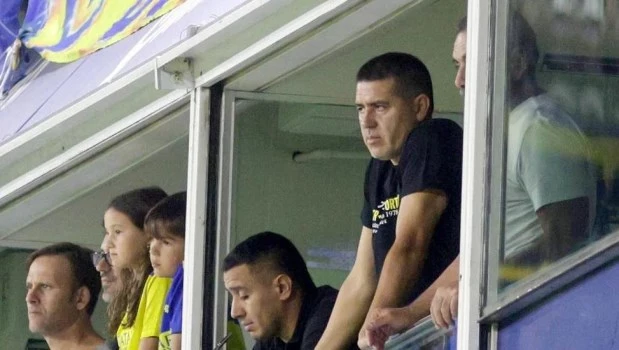 Tras la eliminación en la Copa Argentina, los hinchas de Boca harán un banderazo en contra de Riquelme