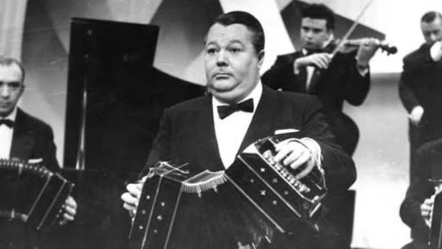 Los abuelos paternos del músico, Quirino Troilo y Concezia, emigraron de Archi a la Argentina a finales del siglo XIX.