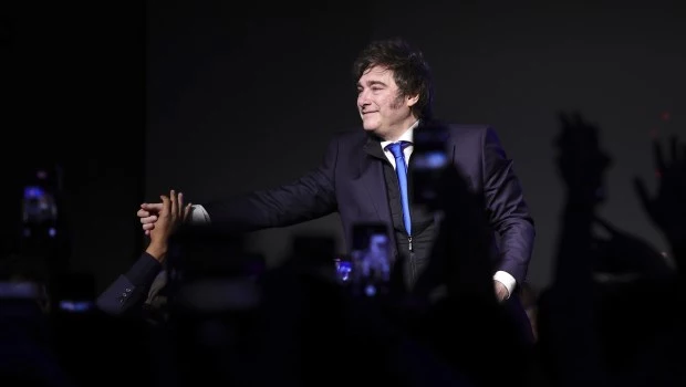 Milei apuntó contra el Grupo Clarín: "No se van a quedar con Telefónica"