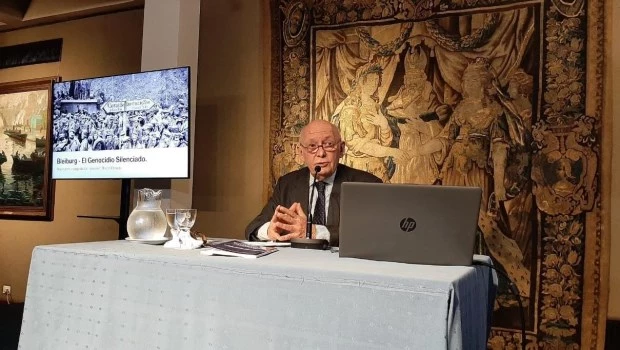 El historiador Ignacio Bracht hizo una exposición en el Jockey Club sobre el genocidio perpetrado por partisanos comunistas en 1945.