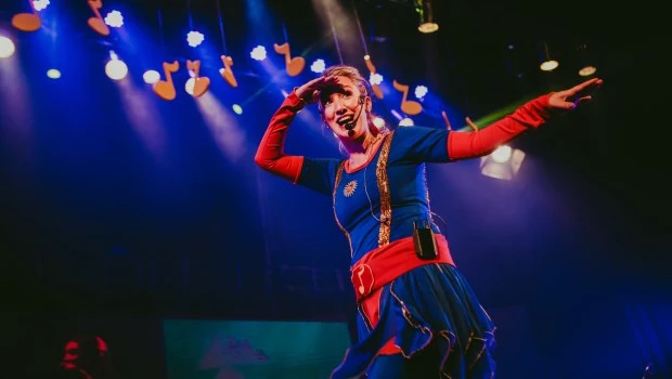 Solcito, anfitriona de una propuesta lúdica e interactiva, en La Plaza.