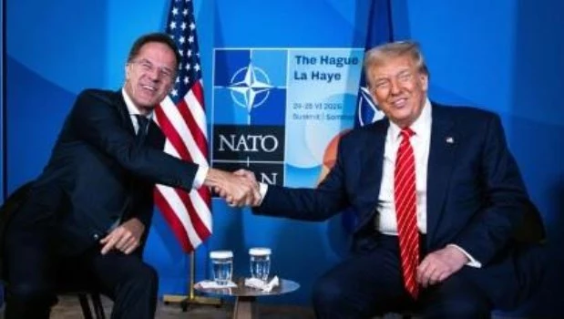 El presidente de Estados Unidos, Donald Trump durante el encuentro con el secretario general de la OTAN, Mark Rutte, en una cumbre en La Haya, el pasado el 25 de junio.