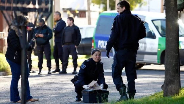 Un hombre mató a su esposa frente al hijo de 7 años de ambos