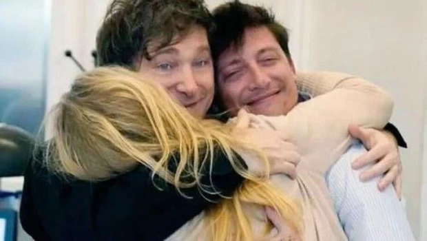 Karina Milei reordena la interna y suma a Santiago Caputo a la mesa de campaña bonaerense