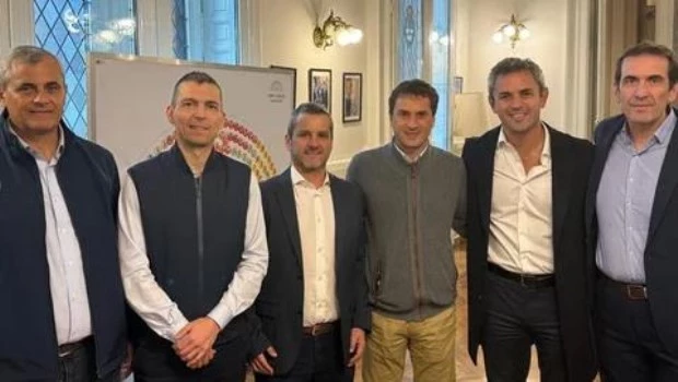 Diputados radicales cambian de bando y se suman al bloque de La Libertad Avanza