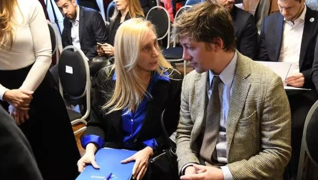 Karina Milei encabezó la primera reunión de la mesa de campaña con la asistencia de Santiago Caputo