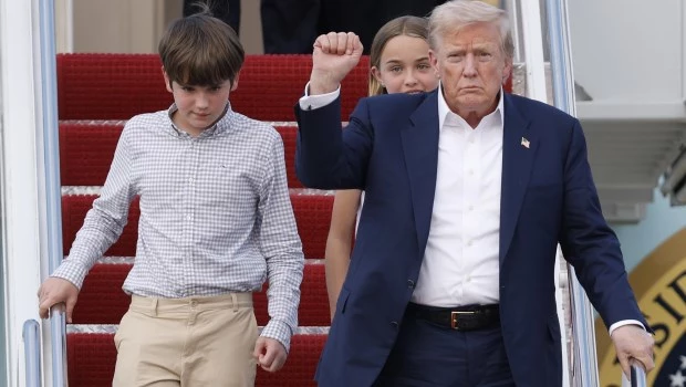 Trump aplicará un arancel del 25% a India y sanciones por comprar energía a Rusia