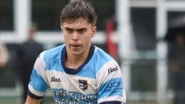 Jerónimo Fernández Bobbio, jugador de CRAI, falleció tras una complicación durante una cirugía en Rosario, luego de sufrir una lesión en un partido.