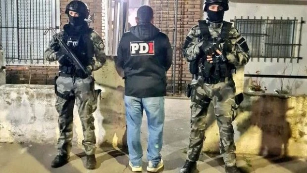 En enero hubo extorsiones a comercios en Villa Gobernador Gálvez planificadas por un preso desde la cárcel de Piñero. El fiscal ordenó nueve allanamientos y requisas en el Penal: hay siete detenidos. Además la banda vendía droga en Fray Luis Beltrán.