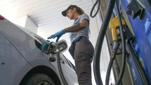 El Gobierno hizo una actualización parcial de los impuestos a los combustibles