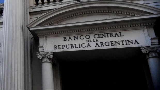 Las reservas del Banco Central cayeron en USD 1.900 millones