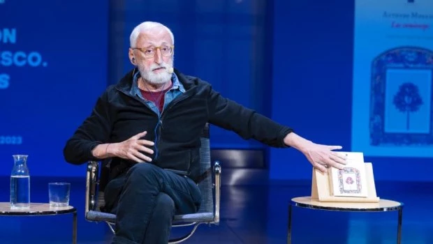 El novelista italiano se propuso desmentir a quienes pregonan la muerte de los grandes relatos.